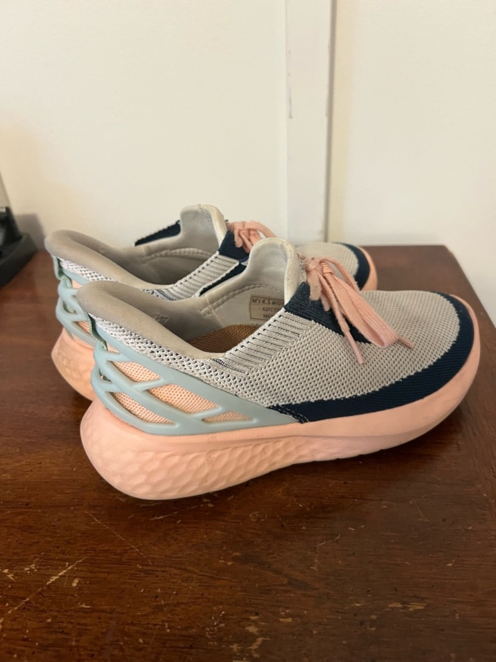 Kizik Hands-Free The Easiest Shoes You will Ever Put On Women's 6 wide - Picture 4 of 11